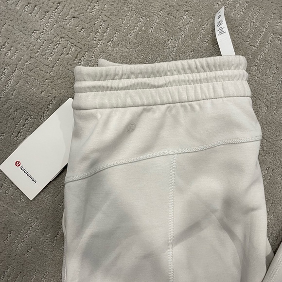 BNWT LULULEMON softstreme pant regular sz 10 bone - Picture 12 of 12